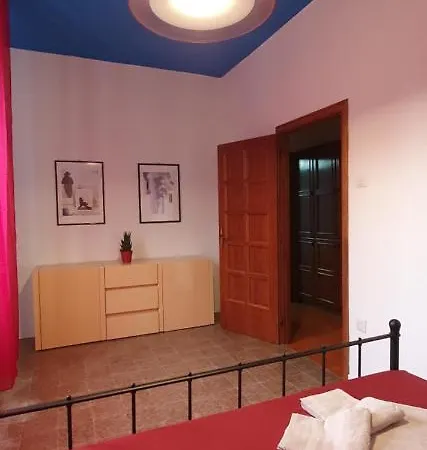 2 Bed Flat Centre & Stadio Free Parking Daire